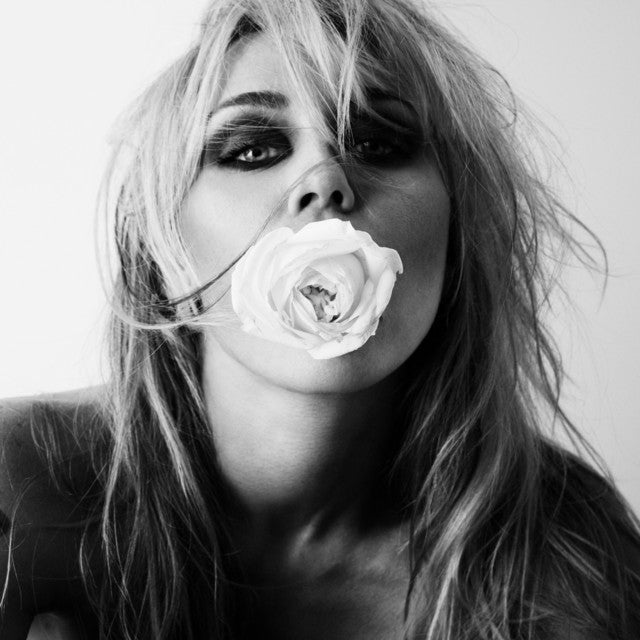 Miley Cyrus - Bass Persuades (LP, indies-only apple red vinyl)
